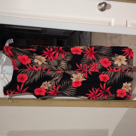 Black Tropical Floral Sleeveless Shift Dress - Coral Red & Beige Floral - Picture 2 of 3